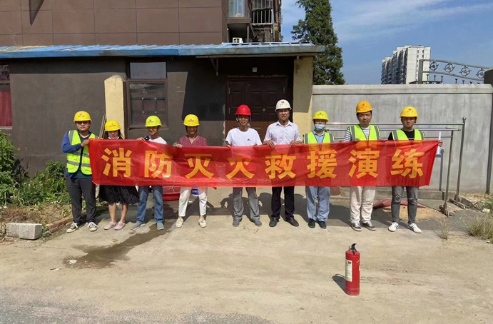 青山湖區(qū)安置房周邊道路項目部聯(lián)合建設單位及監(jiān)理單位開展消防滅火應急救援演練